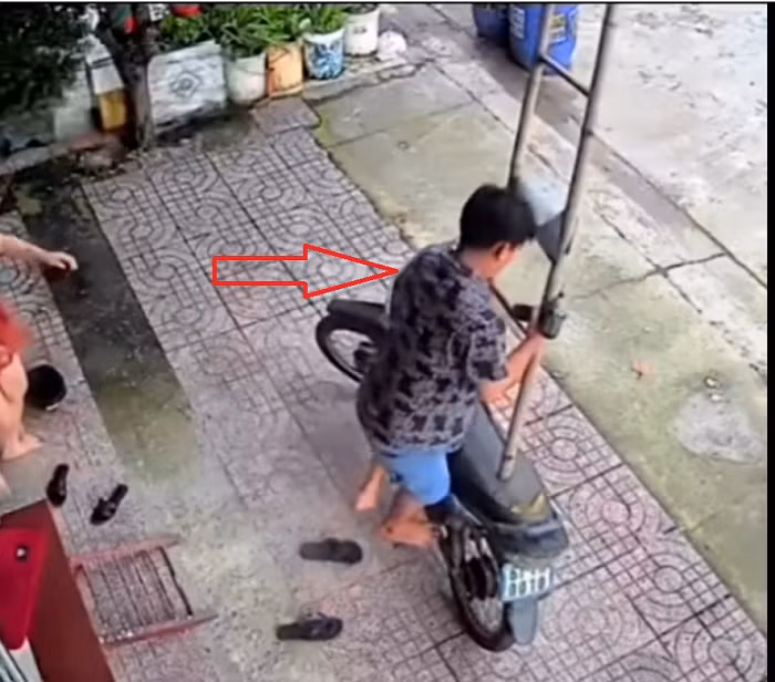 Nguoi dan ong bac thang kieu la lung, hau qua suyt bo bot-Hinh-2