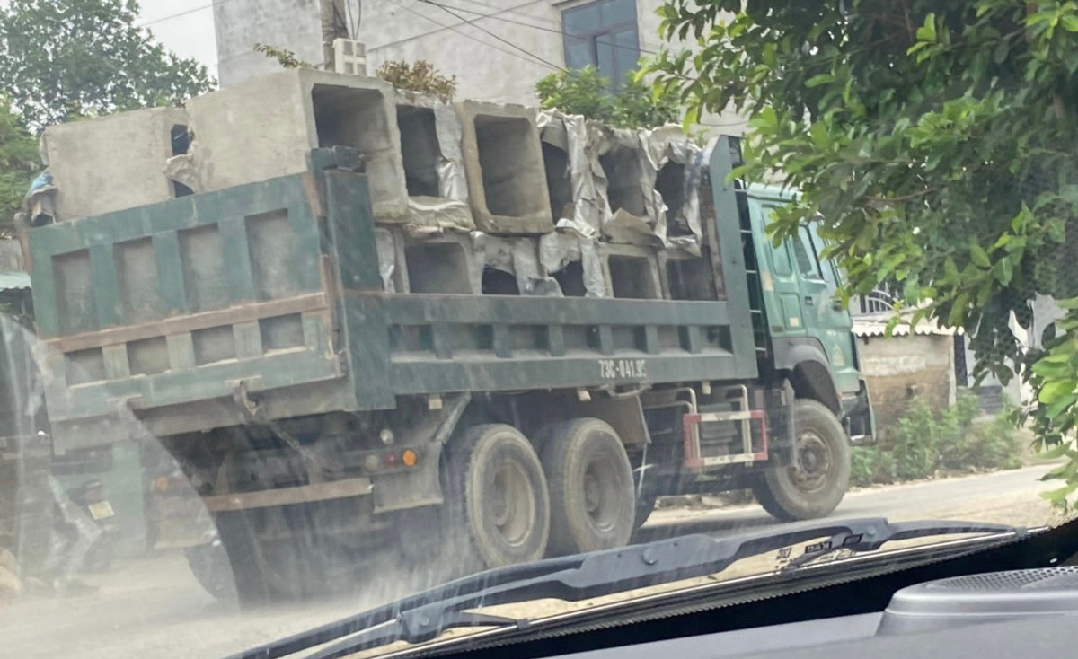 Quang Binh: Xe Howo cua Cty Tien Phong xem thuong tinh mang nguoi dan?-Hinh-3