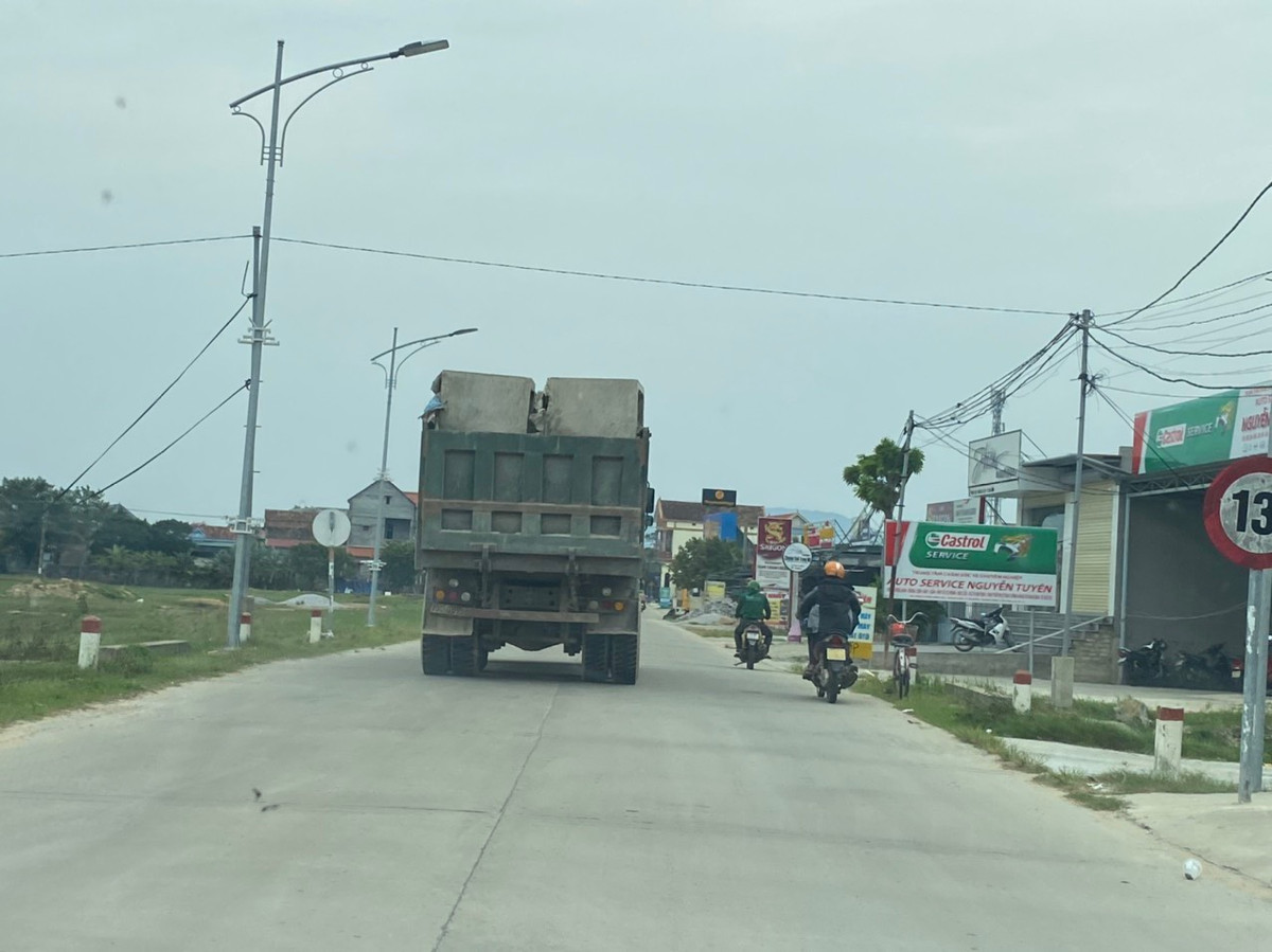 Quang Binh: Xe Howo cua Cty Tien Phong xem thuong tinh mang nguoi dan?-Hinh-4