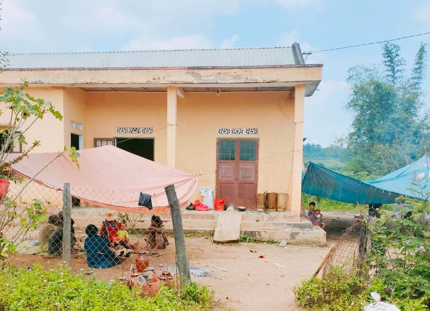  2 cha con tử vong trong tư thế treo cổ: Ngày 18/10, UBND xã Đắk Smar (huyện Kbang, tỉnh Gia Lai), cho biết trên địa bàn xã vừa xảy ra vụ việc hai cha con tử vong trong tư thế treo cổ. Người tử vong là ông Đ.S. (46 tuổi) và con trai là Đ.N. (4 tuổi, người Ba Na, ngụ làng Cam, xã Đắk Smar). Theo người dân, ông Đ.S có tâm lý buồn và hay nghĩ quẩn. Sau khi vợ mất, ông nhiều lần mơ thấy có ý định đi theo vợ.