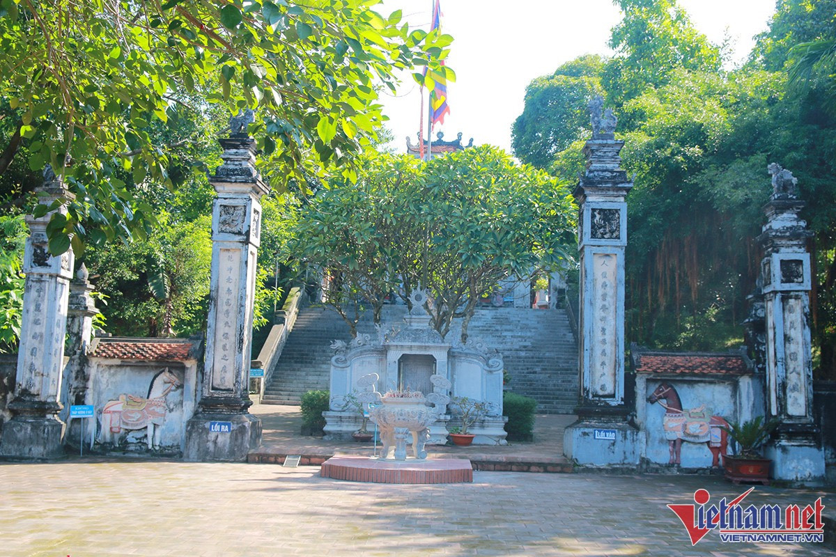 Ly giai chuyen ki bi o ngoi den linh thieng bac nhat xu Nghe
