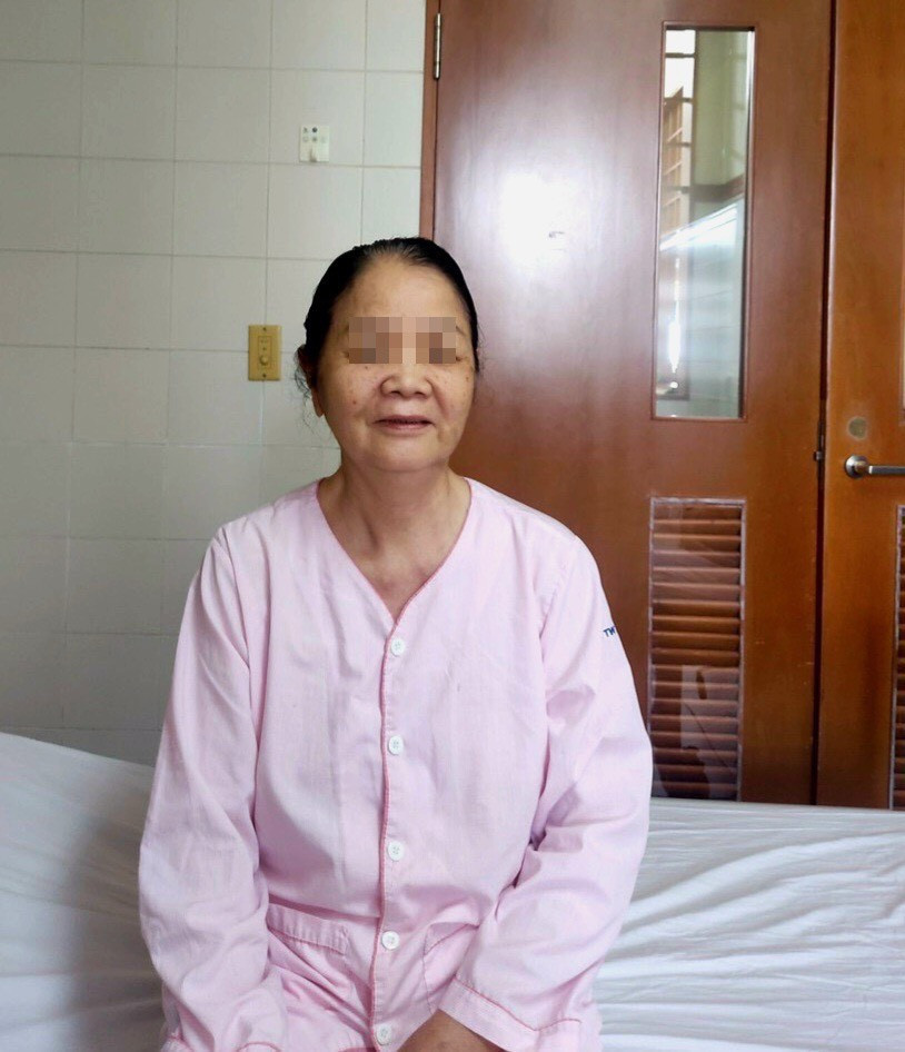 BV T.U Hue thuc hien thanh cong ca tan soi hien dai dau tien