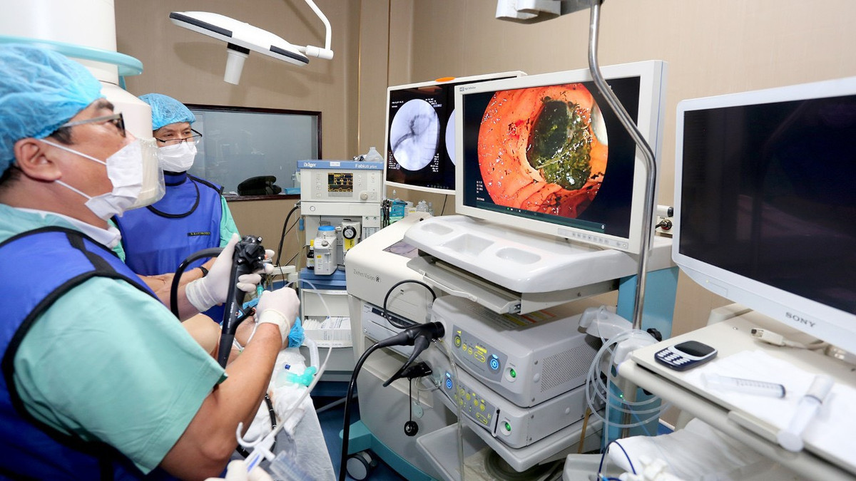 BV T.Ư Huế thực hiện thành công ca tán sỏi hiện đại đầu tiên - Hình 2 BV T.U Hue thuc hien thanh cong ca tan soi hien dai dau tien-Hinh-2