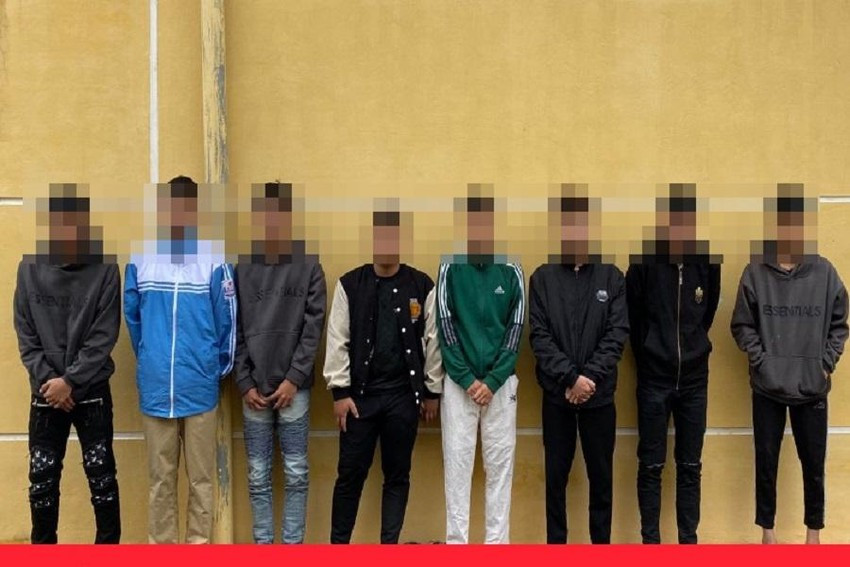  Rủ đồng bọn đi cướp lúc đang tại ngoại: Ngày 21/10, Công an huyện Hiệp Hòa (Bắc Giang) đang tạm giữ hình sự 8 nghi can để điều tra về hành vi cướp tài sản. Nhóm này do Nguyễn Trung Kiên (trú tại Sóc Sơn, Hà Nội) cầm đầu. Được biết, ngày 18/10, Kiên có hẹn bán 1 xe máy cho V.N.T.P (19 tuổi, Yên Bái). Kiên sau đó rủ đồng bọn đem hung khí, phục sẵn ở điểm giao dịch. Sau khi P. đưa tiền, Kiên đã gọi đồng bọn tới tấn công P. và người bạn đi cùng khiến cả 2 phải bỏ chạy. Được biết, Kiên đang được tại ngoại trong 1 vụ án trộm cắp tài sản.