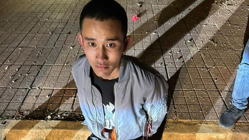  Thanh niên cướp giật vì thiếu tiền tiêu xài: Ngày 21/10, Công an TP. Đà Lạt đã bắt giữ Đinh Huỳnh Bảo Long (19 tuổi, ngụ tại TP Nha, Khánh Hoà) để điều tra hành vi cướp giật tài sản. Chiều 20/10, Long bám theo bà N.T.N.H (44 tuổi, ngụ huyện Lạc Dương). Khi bà H. vừa ra khỏi tiệm làm tóc, Long áp sát giật giỏ xách (chứa tiền, iphone 12,...) rồi bỏ chạy. Tại cơ quan công an, Long khai nhận chịu trách nhiệm cho 1 vụ cướp giật khác trên địa bàn thành phố.