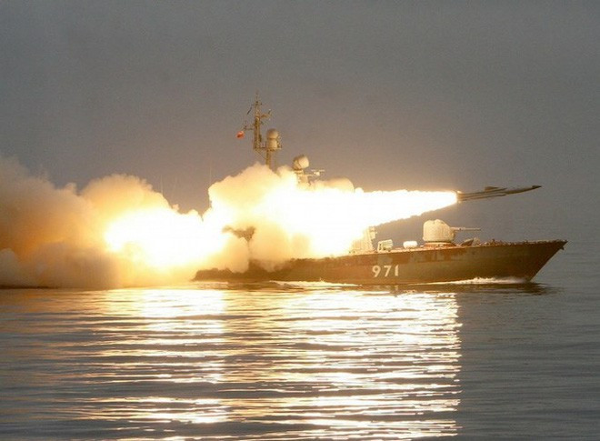 Trang Avia-pro dẫn hai nguồn tin từ giới chức quân sự tại Moskva cho biết, hải quân Nga đã nhận được lệnh nổ súng vào các tàu hải quân nước ngoài vi phạm lãnh hải nước này.