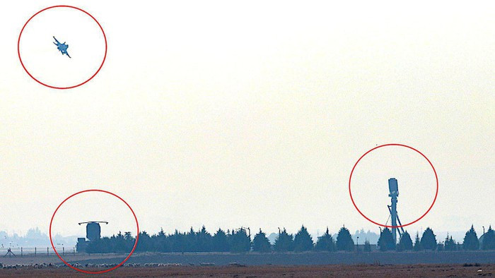 Ban đầu, bất chấp mọi sự ngăn cản của Mỹ, thậm chí chấp nhận cả việc bị áp đặt lệnh trừng phạt theo Đạo luật CAATSA và bị loại khỏi chuỗi sản xuất cũng như không được tiếp nhận tiêm kích tàng hình F-35, Ankara vẫn kiên quyết theo đuổi thương vụ S-400 đến cùng.