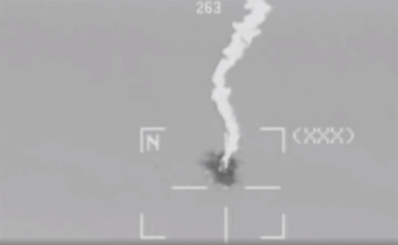 Cùng với đó, trực thăng được trang bị còn được trang bị thêm cả rocket đối đất dẫn đường bằng laser APKWS. Và để hoàn thành nhiệm vụ đánh chặn, AH-1Z mang theo 2 quả tên lửa đối không AIM-9 Sidewinder gắn trên 2 bên mấu treo.