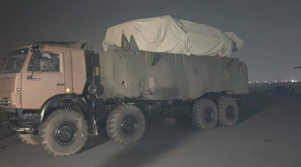 Hệ thống Tor-M2KM có khả năng xử lý đồng thời 48 mục tiêu, theo dõi 10 và tiêu diệt được 4 đối tượng cùng lúc; bám bắt được mục tiêu có tốc độ di chuyển 700 m/s ở khoảng cách lên tới 32 km.