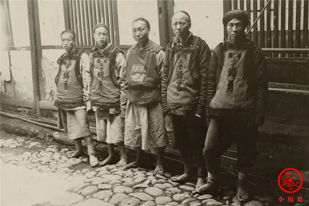 Đội tuần tra ở Tứ Xuyên thời đó.