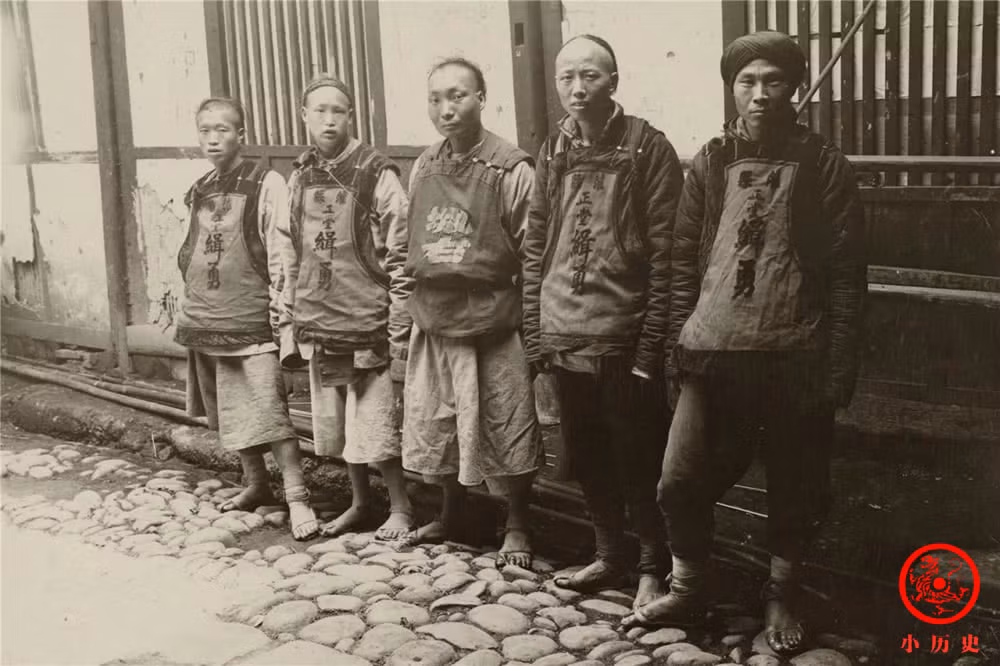 Đội tuần tra ở Tứ Xuyên thời đó.