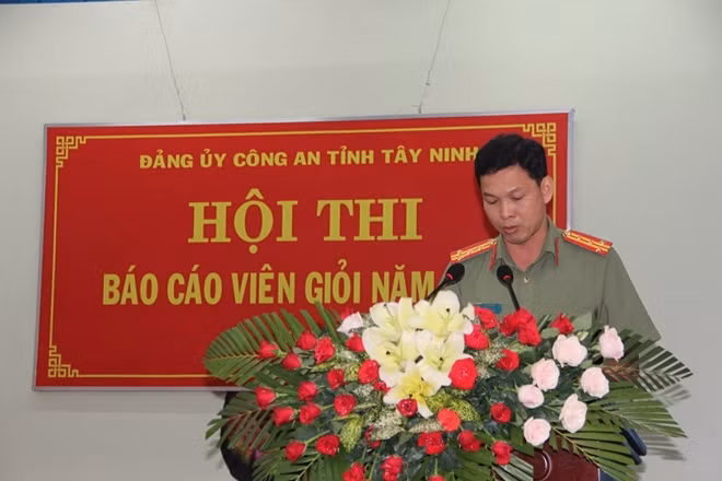 Đại tá Tạ Văn Đẹp, sinh năm 1975, quê quán Trảng Bàng (Tây Ninh). 