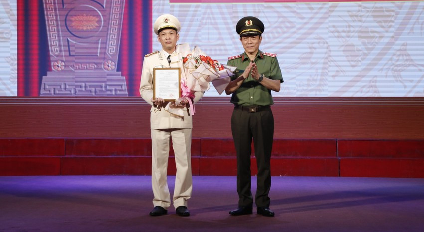 Chân dung tân Giám đốc Công an tỉnh Bình Dương Tạ Văn Đẹp Chan dung tan Giam doc Cong an tinh Binh Duong Ta Van Dep