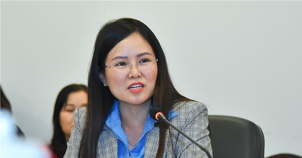 Theo cáo trạng, Nguyễn Thị Hương Lan được giao quản lý, phụ trách chung toàn bộ công việc thực hiện chuyến bay. Bị can Lan trực tiếp báo cáo Tô Anh Dũng - nguyên Thứ trưởng Bộ Ngoại giao duyệt, ký công văn gửi Tổ 4 Bộ/5 Bộ về việc đề xuất cho các doanh nghiệp tham gia tổ chức thực hiện các chuyến bay đưa công dân về nước.