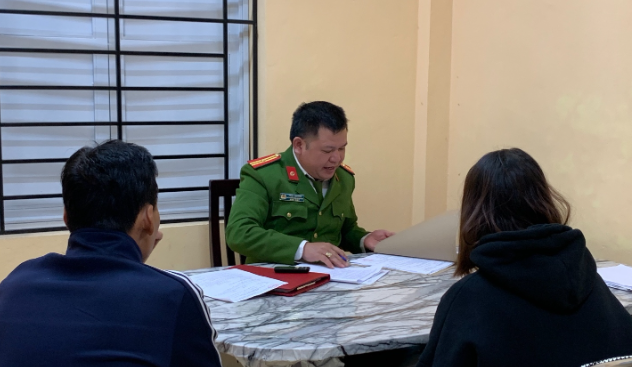  Thiếu nữ hoang báo bị cướp để được mua điện thoại mới: Ngày 13/12/2022, Công an phường Đức Xuân, TP Bắc Kạn, tỉnh Bắc Kạn đã lập hồ sơ để xử lý N.T.T.M. (17 tuổi, ở TP Bắc Kạn) về hành vi báo tin giả, không đúng sự thật tới cơ quan, tổ chức có thẩm quyền. Theo đó, chỉ vì muốn được đổi điện thoại mới mà M., đã nói dối bố rằng mình bị cướp điện thoại. Sau đến trình báo Công an thì mới vỡ lẽ đó là câu chuyện do M. tự dựng lên. 