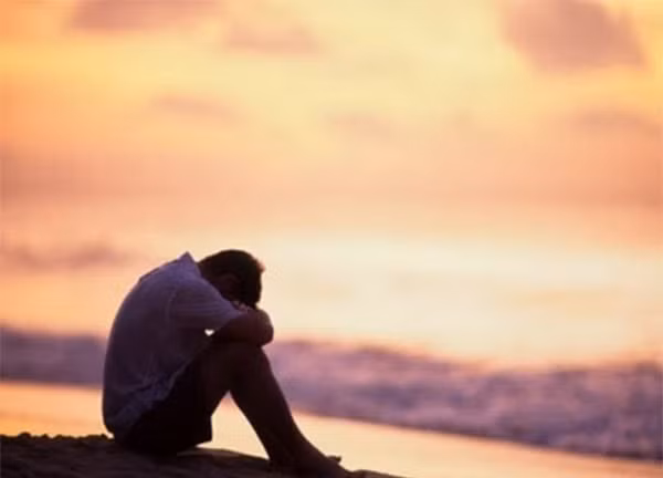 Căn cứ vào những tài liệu, chứng cứ và kết quả giám định thu thập được, Công an Hải Phòng nhận định, Trần Văn Đạo là nghi phạm số 1 gây ra cái chết của hai nạn nhân Lê Thị H và Trịnh Văn H vào tối 12/9/2003. Vào thời điểm này, Đạo cũng vắng mặt ở nơi cư trú, không ai biết anh ta đang ở đâu, làm gì. Quá trình xác minh, các trinh sát được biết, Đạo vốn có tình cảm với nạn nhân Lê Thị H. Tuy nhiên dù theo đuổi rất "nhiệt tình", nhưng Đạo chẳng được chị H chấp thuận với lý do tuổi tác không hợp. (Ảnh minh họa, nguồn ảnh Internet) 