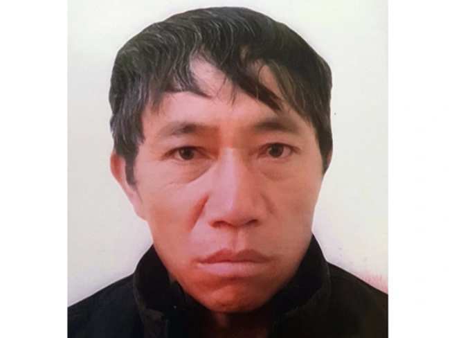  Giết hàng xóm vì nghi bị "bỏ bùa": Sình Pà Mỷ (SN 1976, trú tại xã Lũng Cú, huyện Đồng Văn, tỉnh Hà Giang) nghi ngờ ông Sình Sía C. (SN 1945, cùng trú tại địa phương) làm ma "Ngũ hải" để hại người thân của mình nên đã ra tay sát hại ông C. Sau khi gây án, Mỷ nhờ một thầy cúng gần nhà "làm phép" để "giải hạn" cho mình. Ngày 10/1/2022, Công an tỉnh Hà Giang đã khởi tố bị can và ra lệnh tạm giam với Sình Pà Mỷ về tội "Giết người".