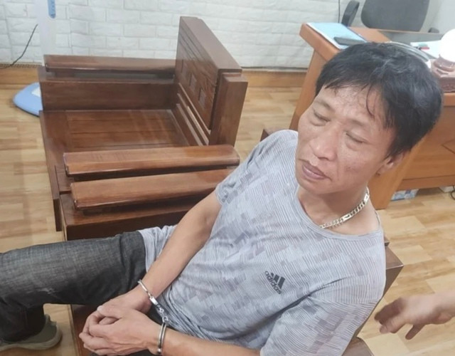  Sát hại người tình vì cho rằng bị bỏ bùa ngải: Ngày 24/4, Công an tỉnh Bắc Ninh cho biết vừa ra quyết định tạm giữ hình sự Lê Văn Thảo (48 tuổi, trú huyện Yên Mỹ, tỉnh Hưng Yên) để làm rõ hành vi giết người. Thảo là nghi phạm đã sát hại nữ công nhân N.T.H (33 tuổi, quê Yên Bái) tại Khu công nghiệp Đại Đồng - Hoàn Sơn (phường Tân Hồng, TP Từ Sơn, Bắc Ninh). Tại cơ quan Công an, Thảo khai nhận, do thường xuyên bị đau tim, đau đầu mất ngủ... Thảo nghĩ rằng bị người tình bỏ bùa ngải nên đã ra tay sát hại. 