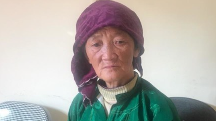  Nghi bị bỏ bùa, 2 vợ chồng già đến nhà sát hại thầy bói: Chiều 10/10/2017, ông Sùng Sìa Lử hành nghề bốc thuốc và xem bói ở xã Sảng Tủng, huyện Đồng Văn, tỉnh Hà Giang bị sát hại. Nguyên nhân ban đầu được xác định là do nghi ngờ ông Lử đã bỏ "ma Ngũ hải" khiến Tráng Thị Sò ốm và con gái đau mắt chữa không khỏi nên Sò đã bàn bạc cùng chồng là Hạng Nhìa Cở đến nhà để sát hại ông Lử. Thấy chồng dè dặt không đồng ý, Sò bảo chỉ cần đi cùng cho đỡ sợ, còn việc "hành động" để bà lo. Khi đến nhà ông Lử, sau vài câu lời qua tiếng lại, Sò đã dùng dao chém nhiều nhát khiến nạn nhân tử vong. 