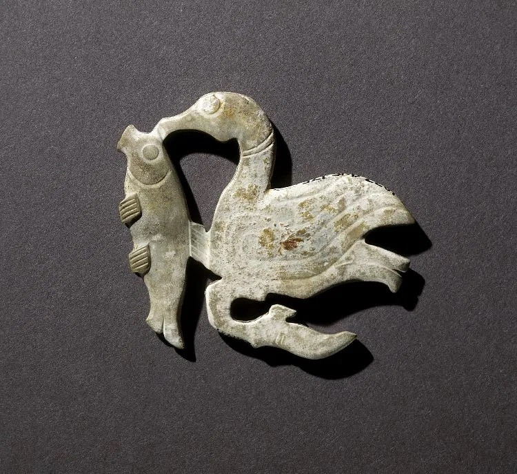 Từ một bức tranh được lưu giữ, trưng bày tại Bảo tàng Cố Cung, Trung Quốc, các chuyên gia biết được quy trình chế tác ngọc thủ công. Quá trình này được vẽ tỉ mỉ trong tranh. Ảnh: The Bristish Museum.