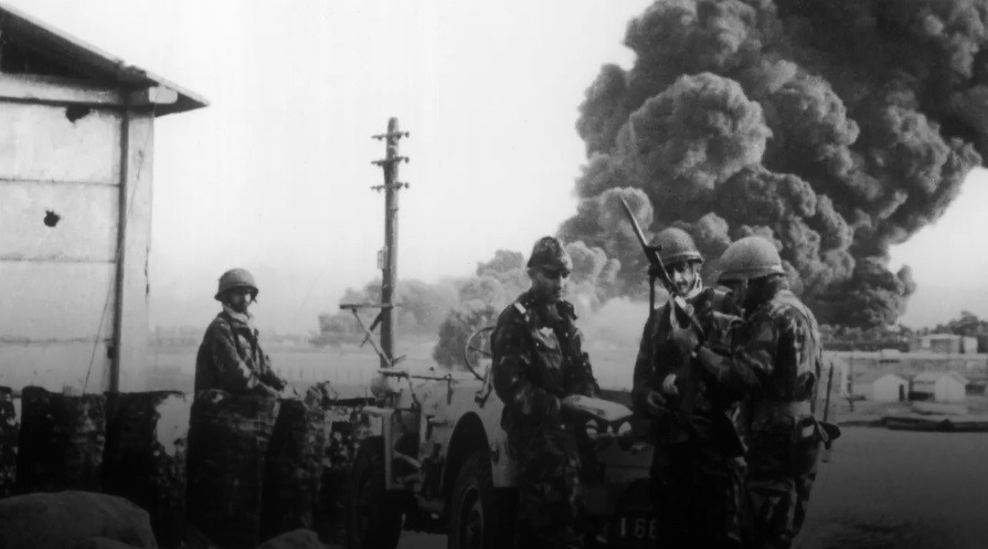 Nhân loại từng suýt xảy ra một cuộc chiến tranh hạt nhân vào năm 1956. Nguồn gốc của sự việc này bắt nguồn từ việc vào tháng 10/1956, Ai Cập đe dọa quốc hữu hóa kênh đào Suez kết nối châu Âu và châu Á. Ai Cập khi ấy đang là đồng minh của Liên Xô. Ảnh: Keystone-France/Gamma-Keystone via Getty Images.