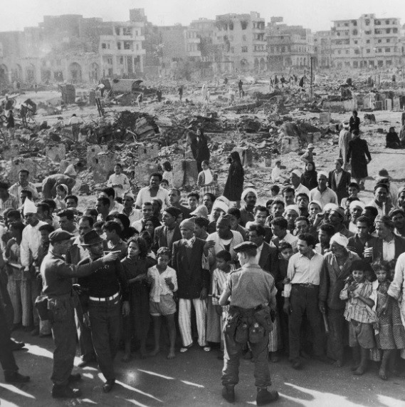 Đỉnh điểm của xung đột nổ ra vào ngày 5/11/1956. Vào ngày hôm đó, một vụ tấn công hạt nhân nhắm vào Liên Xô suýt xảy ra. Nếu không giải quyết mọi việc ổn thỏa thì Liên Xô cũng sẽ sử dụng vũ khí hạt nhân để tấn công đáp trả. Khi đó, chiến tranh hạt nhân sẽ xảy ra và gây ảnh hưởng trên quy mô lớn. Ảnh: Fox Photos—Hulton Archive/Getty Images.