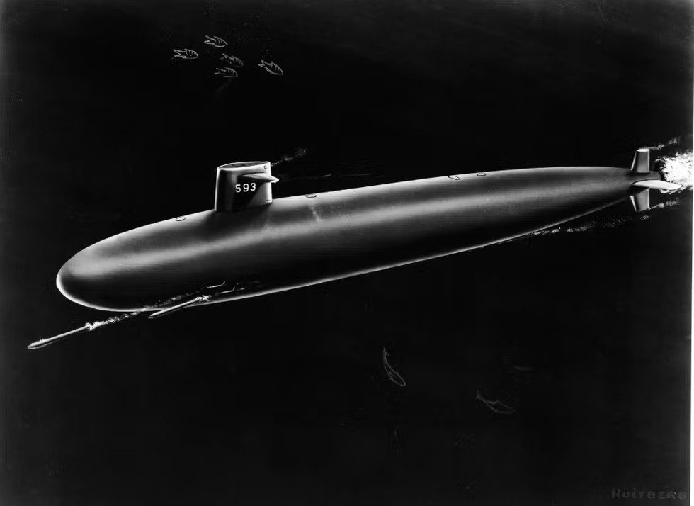 Các nhà điều tra đã tìm kiếm các mảnh vỡ tàu ngầm và thi thể các nạn nhân. Căn cứ vào những ảnh chụp và những mảnh vỡ của USS Thresher, cơ quan điều tra cho rằng con tàu gặp sự cố thảm khốc có thể là do các mối hàn. Ảnh: Pictorial Parade//Getty Images.