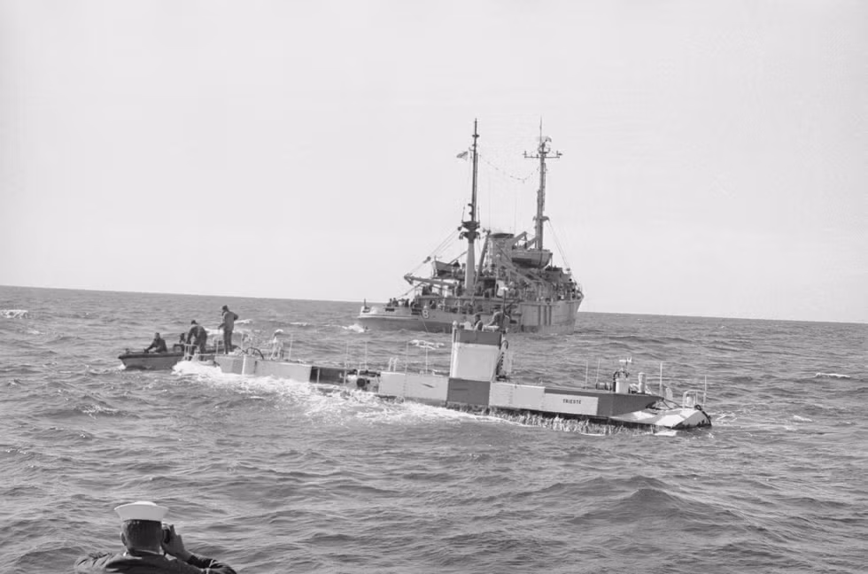 Theo các báo cáo, tàu ngầm USS Thresher đã nổ tung và chìm xuống đáy biển. Toàn bộ 129 thành viên thủy thủ đoàn thiệt mạng. Các nhà điều tra nỗ lực điều tra, làm sáng tỏ nguyên nhân khiến con tàu gặp thảm kịch kinh hoàng. Ảnh: Bettmann//Getty Images.