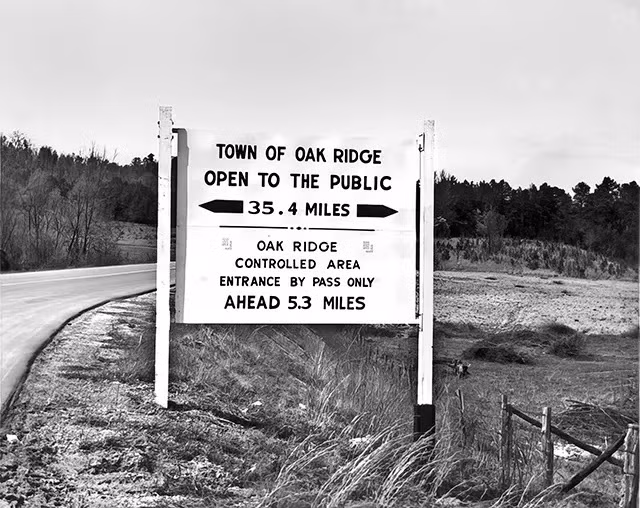 Oak Ridge cũng không xuất hiện trên bất cứ tấm bản đồ nào ở Mỹ cũng như thế giới.