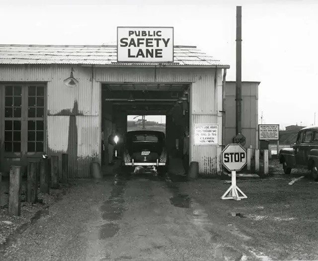 Thay vào đó, những người sống ở thành phố Oak Ridge chỉ được cấp trên nói rằng những nỗ lực này sẽ giúp sớm chấm dứt chiến tranh.