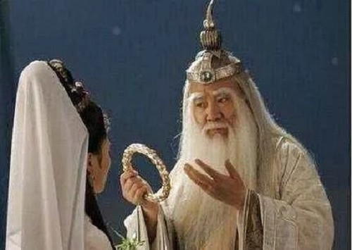 Vì lấy trộm được Kim Cang Trác nên Thanh Ngưu Tinh đã hút hết binh khí của Tôn Ngộ Không và thiên binh thiên tướng, lửa của Hỏa Ðức tinh quân, nước của Thủy Ðức tinh quân, hột kim đơn sa của Phật…