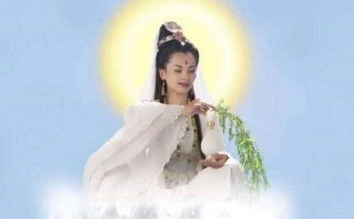 Tương truyền, từ thuở hỗn mang khi Nữ Oa luyện đá vá trời sinh ra linh khí trong trời đất, cây bầu Tử Kim ở núi Côn Lôn cho ra 2 quả. Thái Thượng Lão Quân đã lấy chúng về về điểm hóa linh khí, dùng để đựng nước thánh và linh đơn. Về sau, chiếc bình được Bồ Tát Quán Âm sử dụng và điểm hóa.