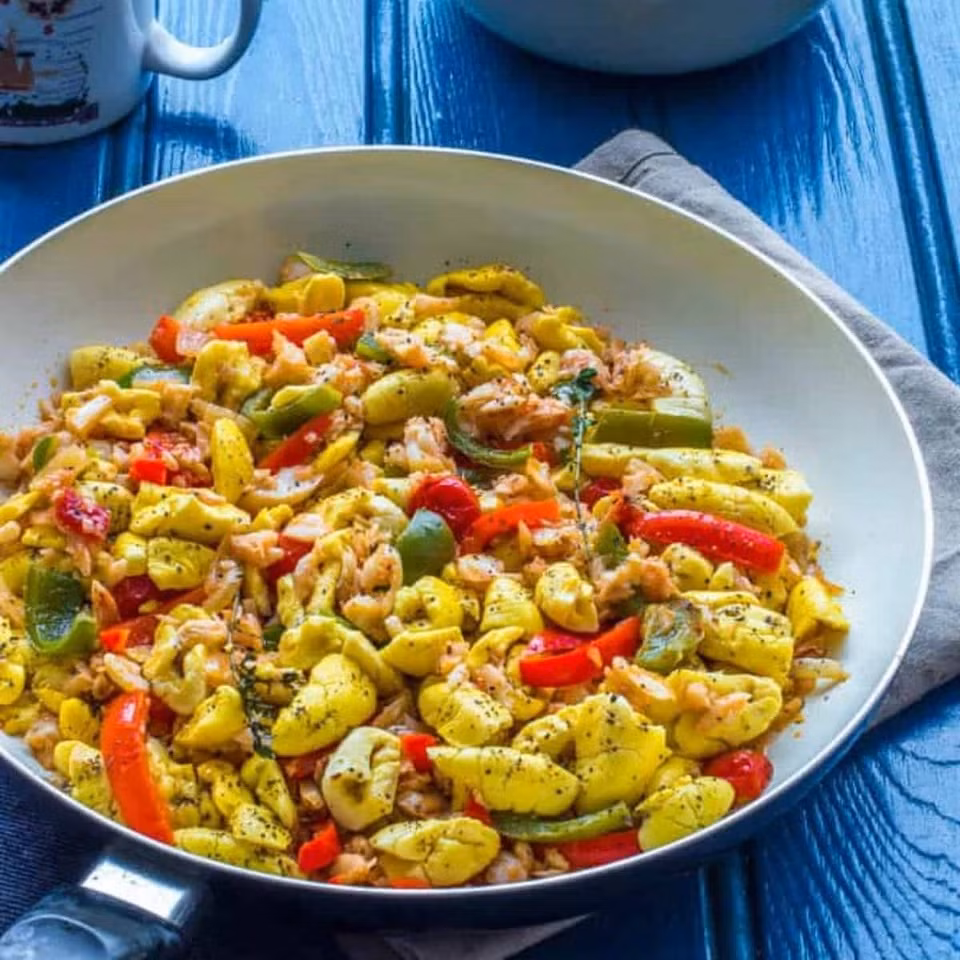 Do đó, để tránh bị ngộ độc hypoglycin A, người dân Jamaica chỉ ăn những quả ackee đã chín đỏ ửng. Họ có thể chế biến loại quả này cùng với cá muối (thường làm từ cá tuyết) thành món ăn ngon hấp dẫn. Ảnh: News.