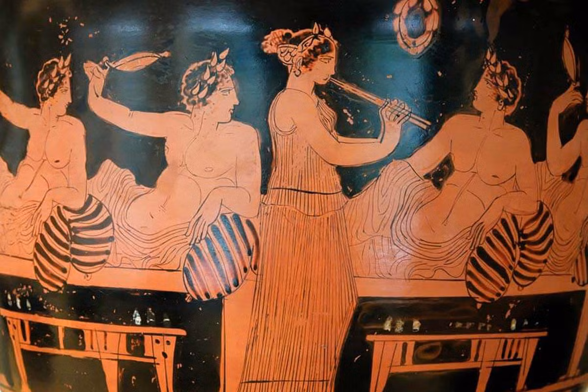 Việc tắm bằng thảo dược không chỉ giúp phụ nữ trẻ đẹp mà còn có thể chữa trị các vấn đề về cơ và khớp. Ảnh: greektraveltellers.