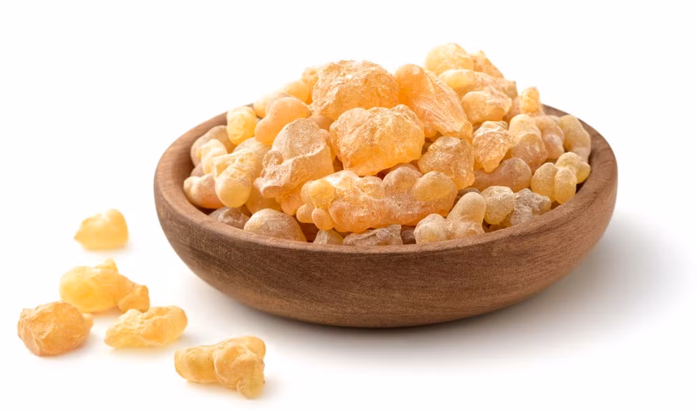 Marib nổi tiếng với việc buôn bán 2 sản phẩm quý hiếm và đắt đỏ thời bấy giờ là trầm hương và mộc dược (được lấy từ nhựa cây trồng trên khắp Arab). Những loại cây tạo ra trầm hương và mộc dược có ưu điểm là chịu hạn cực kỳ tốt. Tuy nhiên, chúng cũng cần được người dân chăm sóc cẩn thận như những loại cây nông nghiệp khác. Ảnh: AmyLv/Shutterstock.com.