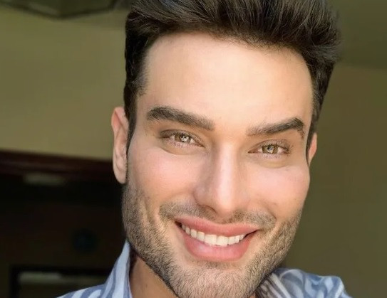 Nhà ngoại cảm Salome dự báo các chính phủ và tập đoàn sử dụng những công nghệ tiên như CRISPR và nhân bản nhằm tạo ra những con người "hoàn hảo" trong phòng thí nghiệm bí mật. Ảnh: @athos_salome/Instagram.