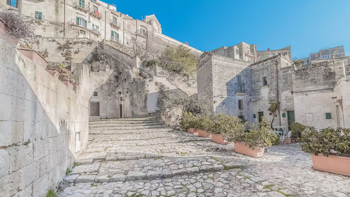 Về sau, gia đình trưởng làng Virgilio phải chuyển nhà khỏi Colobraro để đến nơi khác sinh sống. Ảnh: 123RF.