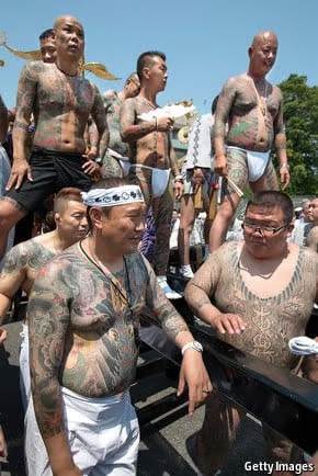 Tính đến năm 2011, số lượng thành viên yakuza là khoảng 70.300 người. Con số này đã giảm xuống còn 25.900 vào năm 2020. Số liệu này do Trung tâm Quốc gia Phòng chống tội phạm băng đảng đưa ta. Ảnh: Getty Images.