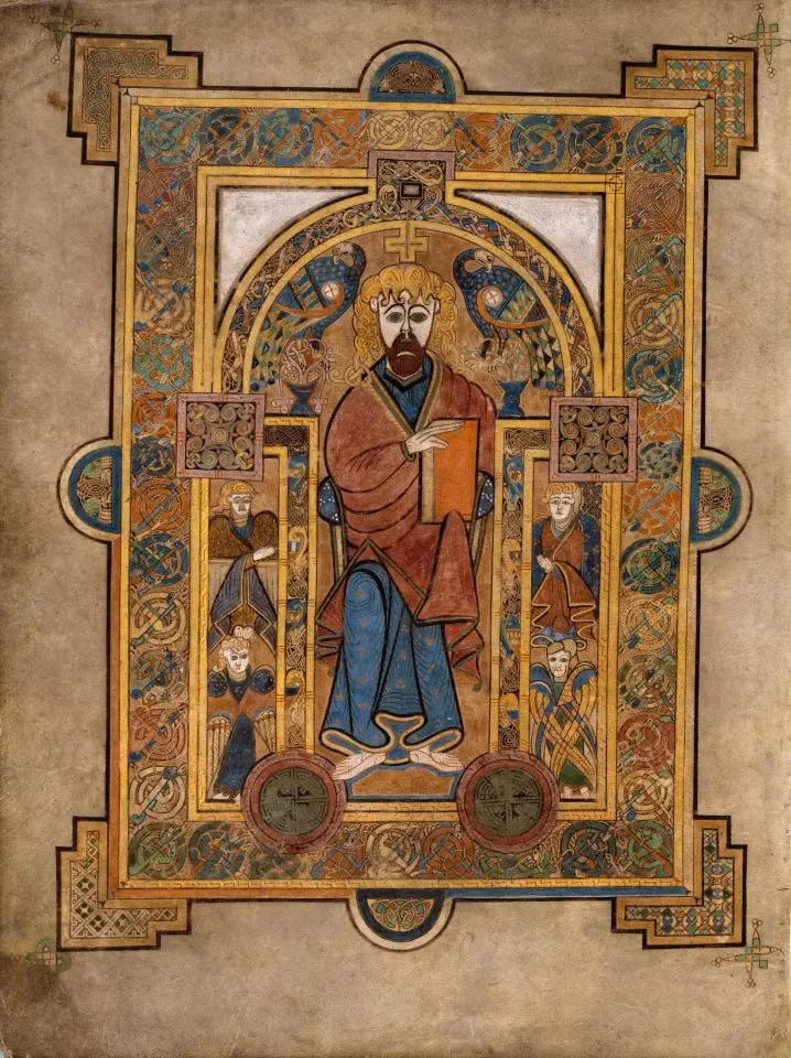 Theo kết quả kiểm tra, nghiên cứu của các chuyên gia, ít nhất 3 tu sĩ đã tham gia vào quá trình hoàn thành Sách Kells. Ảnh: visittrinity.ie.