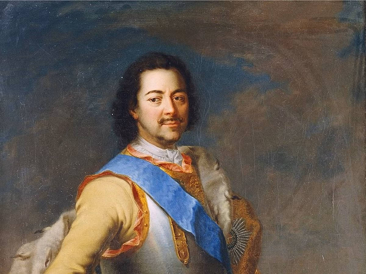 Năm 1714, Nga giành chiến thắng trước hạm đội Thụy Điển trong trận Gangut. Những thắng lợi này góp phần đưa Nga trở thành siêu cường quân sự. Ngoài ra, Peter Đại đế còn thực hiện nhiều chính sách giúp phát triển kinh tế, văn hóa, giáo dục, nghệ thuật, kiến trúc... Cuộc sống của người dân ngày càng ấm no, hạnh phúc.