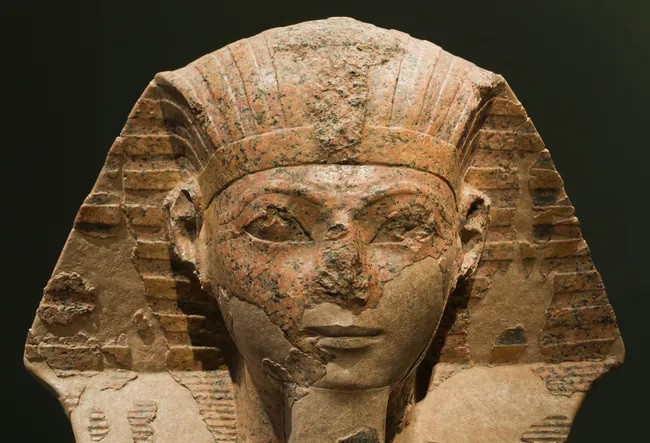 Hatshepsut trở thành pharaoh Ai Cập năm 1479 trước Công nguyên và trở thành pharaoh thứ 6 của Vương triều thứ 18. Sau khi bà qua đời, Thutmose III đã trưởng thành và cai trị đất nước với tư cách nhà cai trị duy nhất của Ai Cập cổ đại. Ảnh: Miguel Cabezón/Shutterstock.