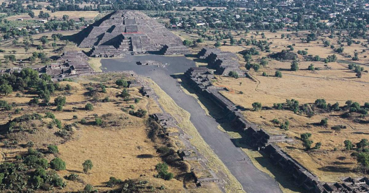 Các nhà khảo cổ đã tìm thấy xương của gần 200 loài động vật trong các cuộc khai quật tại 4 phòng trong Kim tự tháp Mặt trăng ở thành phố cổ Teotihuacan, Mexico. Với niên đại gần 2.000 năm, Kim tự tháp Mặt trăng là một trong những công trình quan trọng của nền văn minh từng tồn tại ở Teotihuacan. Ảnh: ancient-origins.