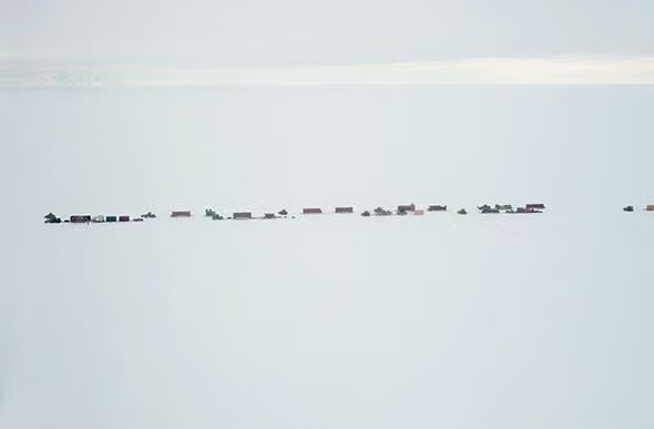 Những thứ này trở thành nguồn sống cho một số sinh vật dị dưỡng hay ăn khí metan để sống hoặc một số loại khác lại thích chuyển đổi amoni thành nitrit rồi nitrat. Ảnh: J.T. Thomas.