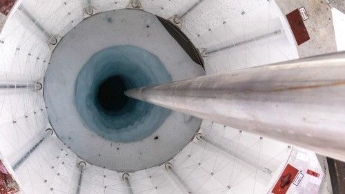 Tại hồ Whillans - nơi có điều kiện khắc nghiệt (bao gồm không ánh sáng, dưỡng khí và nguồn thức ăn), các chuyên gia bất ngờ khi phát hiện những sinh vật sống. Chúng duy trì sự sống bằng cách "ăn" đá xói mòn. Ảnh: Billy Collins/University of Bristol.