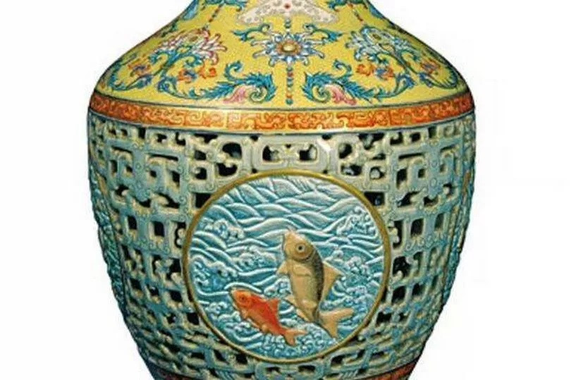 David Reay, người quản lý Nhà đấu giá Bainbridges, cho hay: "Họ nói với tôi rằng nó chỉ được định giá 800 bảng Anh hai tháng trước. Họ cũng đề cập tới việc món đồ này từng được định giá trên chương trình "Going for a Song" của BBC vào khoảng 40 năm trước và được cho biết đó là một bản sao". Ảnh: Bainbridges Auction House.