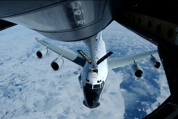 Dù phi cơ RC-135 đã được sử dụng hơn nửa thế kỷ, quân đội Mỹ vẫn có ý định sử dụng máy bay này thêm vài thập kỷ nữa (đến năm 2045).