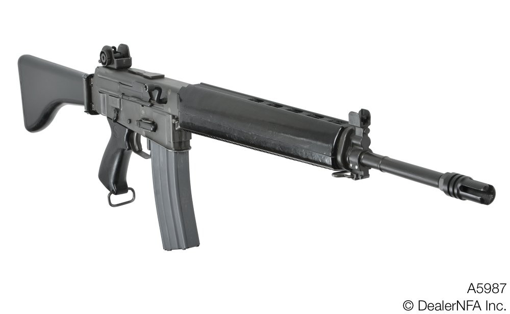 Súng trường tấn công AR-18 chủ yếu sử dụng nhỏ lẻ trong các đơn vị thực thi pháp luật, nó chưa bao giờ được chấp nhận như là súng trường tiến công tiêu chuẩn cho bất kỳ quân đội nào. Mặc dù, AR-18 không thành công về mặt thương mại song nó lại là cơ sở để phát triển cho nhiều loại súng trường khác. Khẩu súng trường tiến công SAR-80 của Singapore được phát triển dựa trên AR-18 với sự giúp đỡ của nhà thiết kế George Sullivan (người thiết kế chính AR-18). Khẩu súng trường tiến công Heckler&amp;Koch G-36 của Đức có rất nhiều điểm giống với AR-18 ở các bộ phận bên trong.