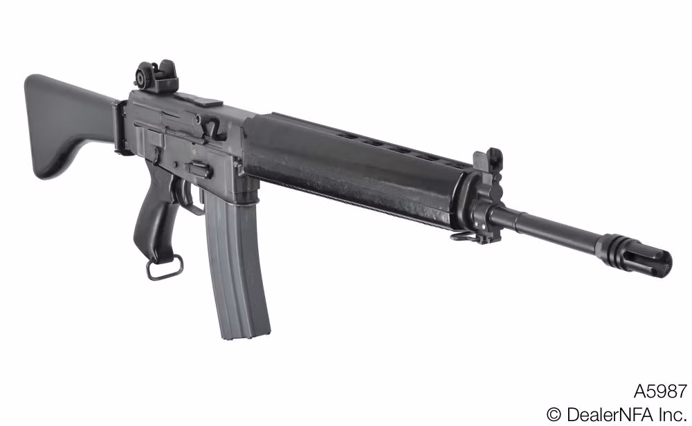 Súng trường tấn công AR-18 chủ yếu sử dụng nhỏ lẻ trong các đơn vị thực thi pháp luật, nó chưa bao giờ được chấp nhận như là súng trường tiến công tiêu chuẩn cho bất kỳ quân đội nào. Mặc dù, AR-18 không thành công về mặt thương mại song nó lại là cơ sở để phát triển cho nhiều loại súng trường khác. Khẩu súng trường tiến công SAR-80 của Singapore được phát triển dựa trên AR-18 với sự giúp đỡ của nhà thiết kế George Sullivan (người thiết kế chính AR-18). Khẩu súng trường tiến công Heckler&amp;Koch G-36 của Đức có rất nhiều điểm giống với AR-18 ở các bộ phận bên trong.