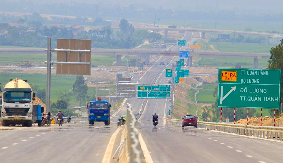 Cao tốc Diễn Châu - Bãi Vọt thu phí từ ngày 5/1 Cao toc Dien Chau - Bai Vot thu phi tu ngay 5/1