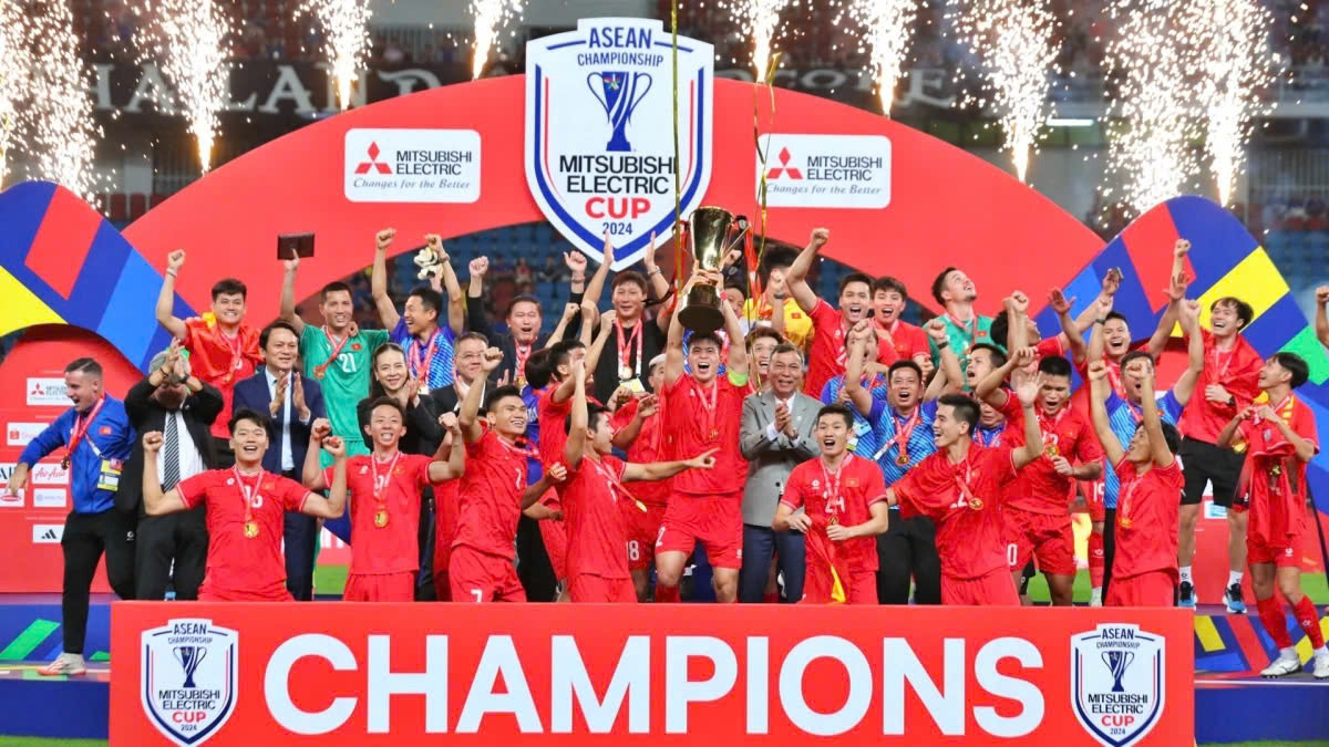 Hàng loạt nhãn hàng tung khuyến mãi mừng Đội tuyển Việt Nam vô địch Hang loat nhan hang tung khuyen mai mung Doi tuyen Viet Nam vo dich